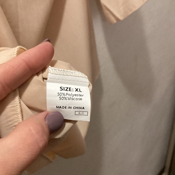 Women’s cream colored top with lace accents and lace cut out on arms. - Picture 4 of 5